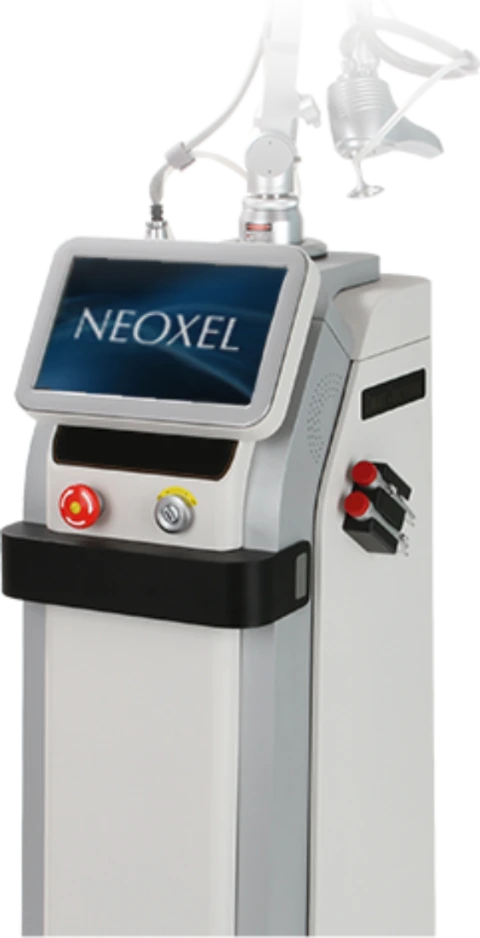 NEOXEL CO2 em vista lateral, com braço articulado e peça de mão